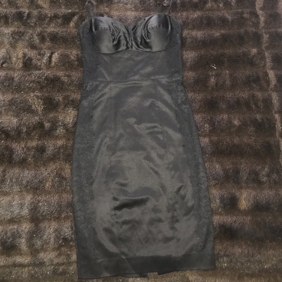 Sweetheart neckline black dress with lace detail - Picture 1 of 4