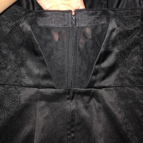 Sweetheart neckline black dress with lace detail - Picture 2 of 4
