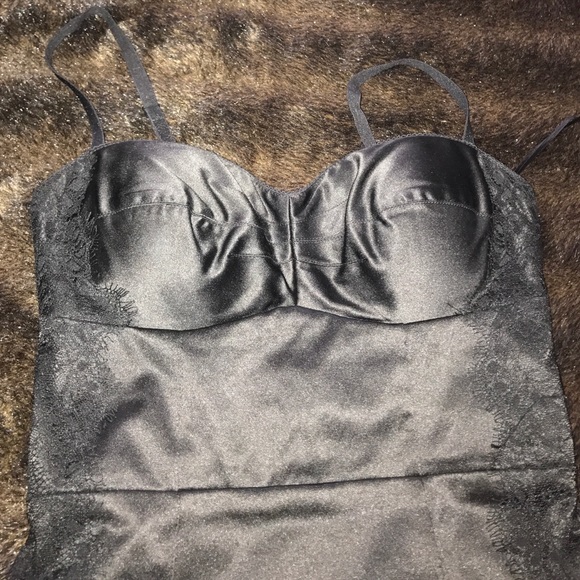 Sweetheart neckline black dress with lace detail - Picture 3 of 4