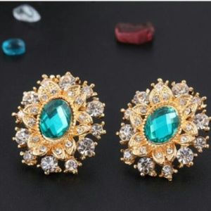 Pendant and earrings set