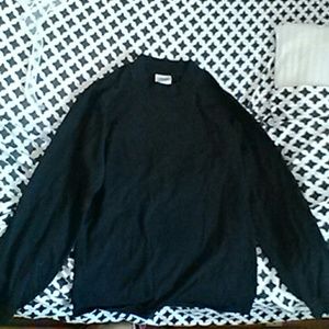 Black long-sleeved tee shirt