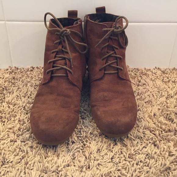 Brown oxford style booties - Picture 1 of 3