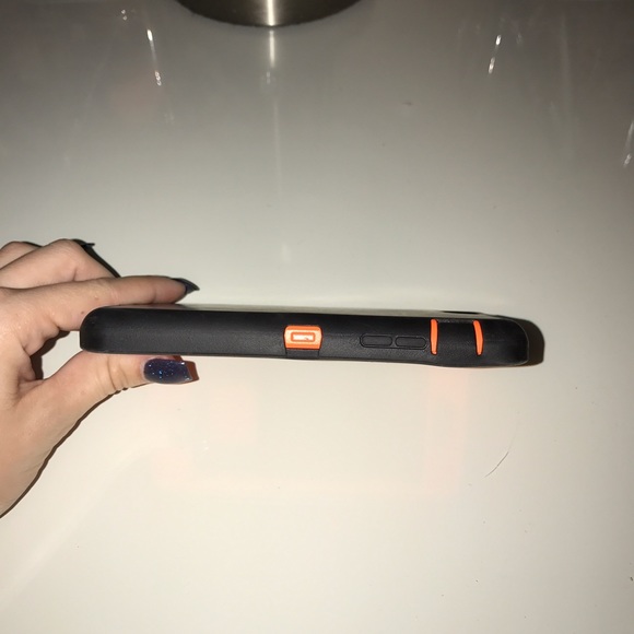 SOLD OtterBox- Camo - Picture 4 of 4