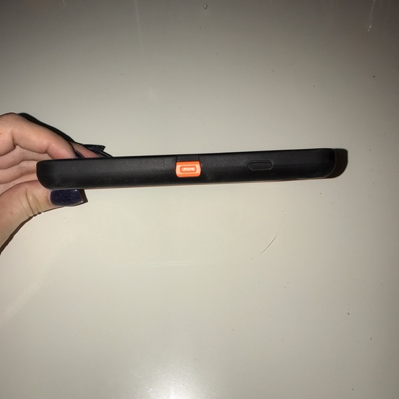 SOLD OtterBox- Camo - Picture 3 of 4