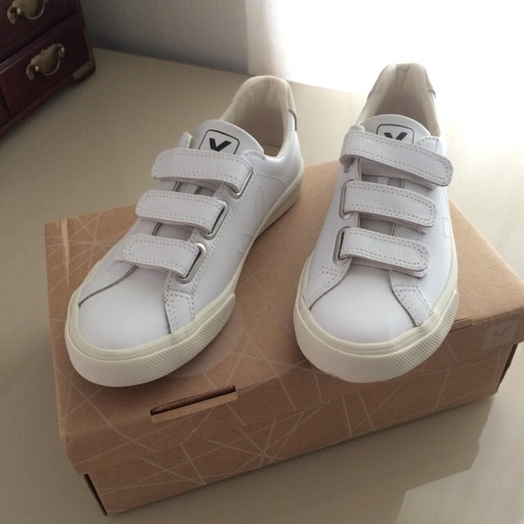 Veja Esplar Leather Sneakers