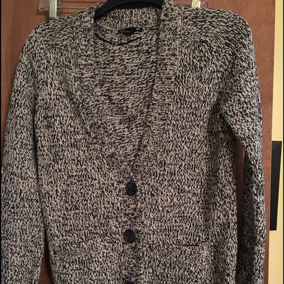 Black and white sweater - Picture 1 of 2