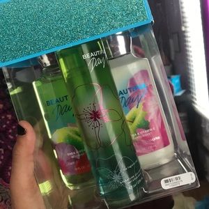 Beautiful day bath and body works set!