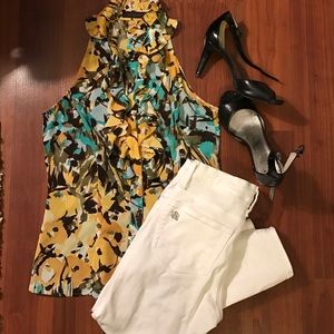 Limited sleeveless blouse