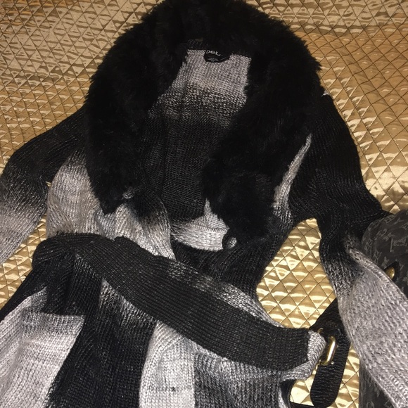 Bebe Detachable Faux Fur Collar Long Sweater M