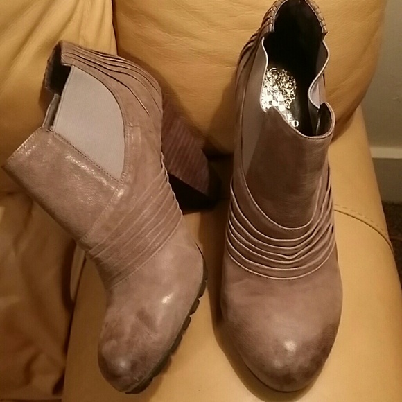 3 Days Only. Vince Camuto Booties - Picture 2 of 8