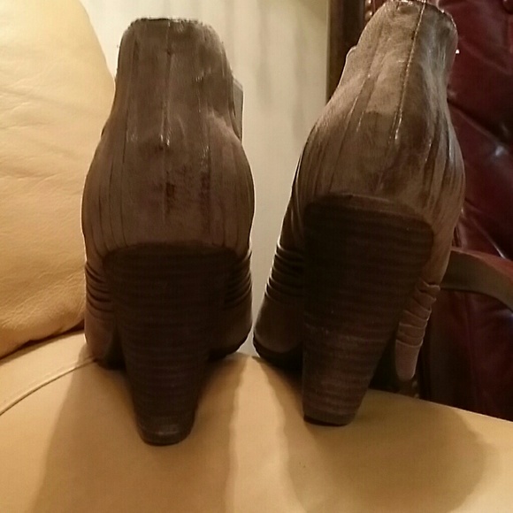 3 Days Only. Vince Camuto Booties - Picture 4 of 8