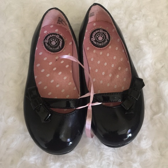 Black patent toddler shoe