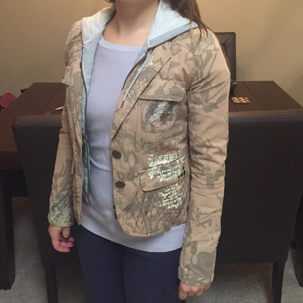 ✅ Weekend sale-Esprit hip blazer/jacket embroidery