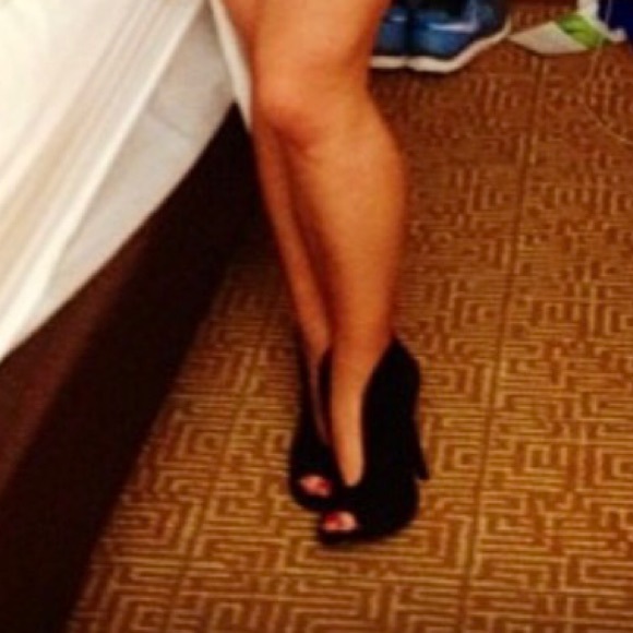 Black Steve Madden peep toe heels