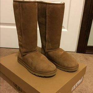 UGGS WITH BOX