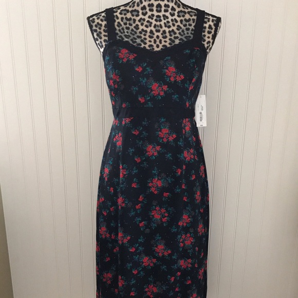 Calf length black and red flower dress size M - Picture 1 of 4
