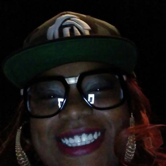 Meet your Posher, Leah - Picture 1 of 1