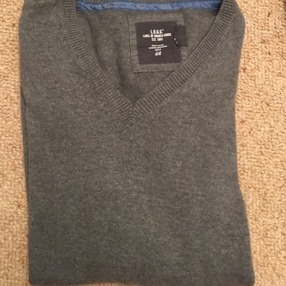 Gray V-neck H&M Sweater - Picture 2 of 2