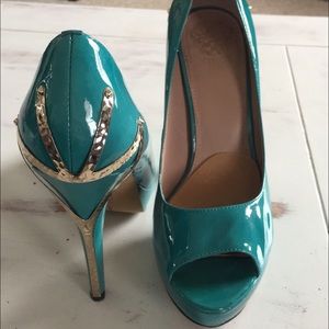 Turquoise pumps