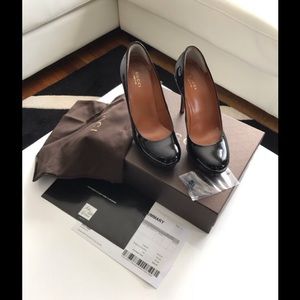 Authentic Gucci Leather Platform Pumps.