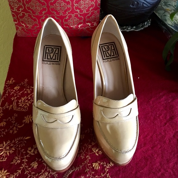 💥Gorgeous nude Pour La Victoire heels!💥