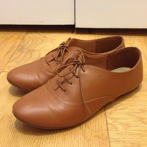 Lace up flats, rubber soles, synthetic leather