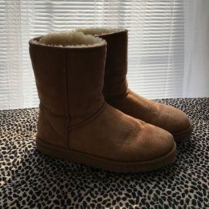 Short Chestnut Uggs
