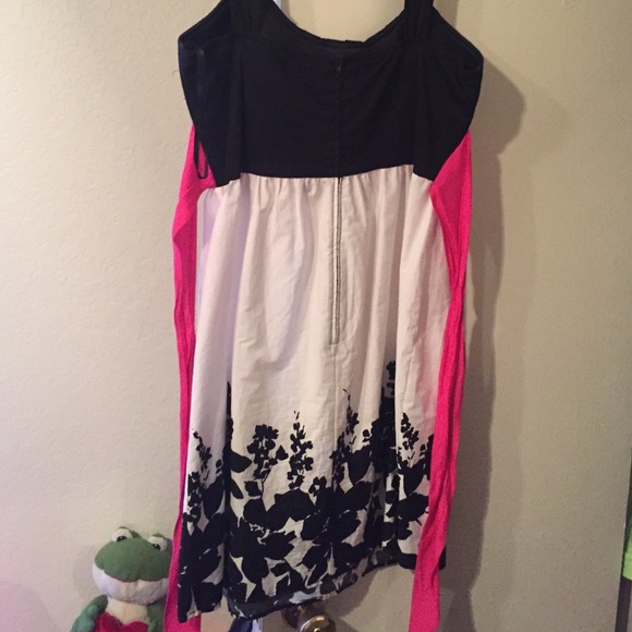 Dress - Picture 2 of 2