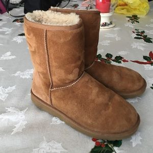 UGG!!!! HARDLY WORN!! Great condition!