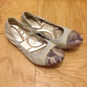 Comfy ballet flats with snakeskin toe