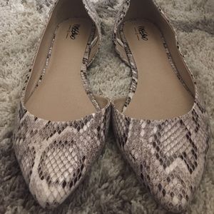 Snakeskin flats