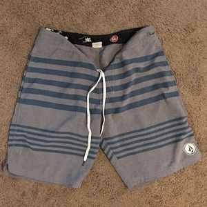 Men's Volcom swim trunks size 32