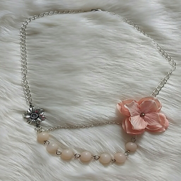 Last Chance! Cute flower necklace