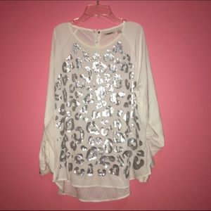 Long sleeved shirt for women