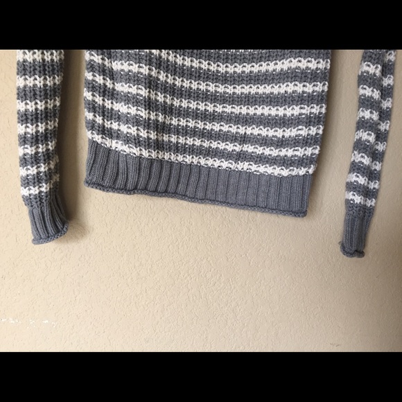 Gap XS grey and white striped sweater - Picture 4 of 4