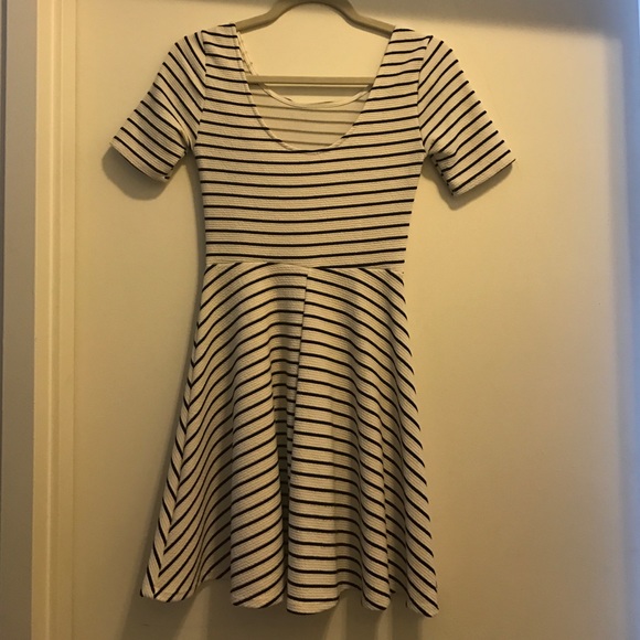 Lush dress - Picture 2 of 3