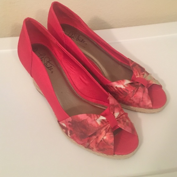Red Wedges