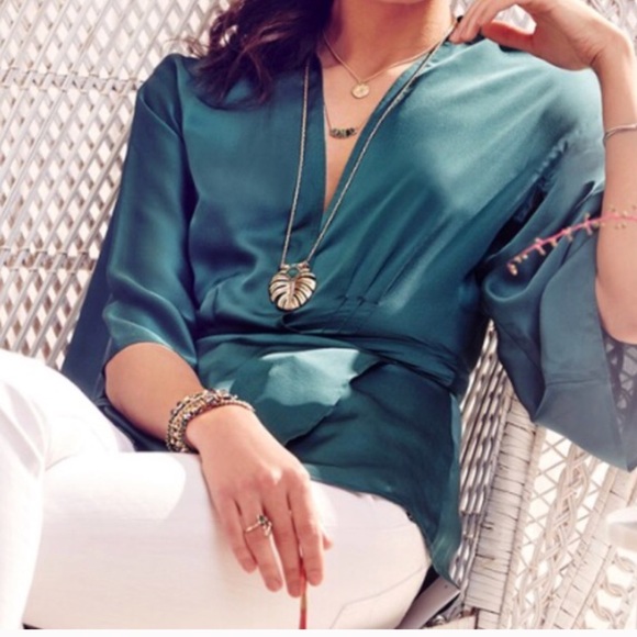 Leaf Pendant Necklace - Picture 2 of 2