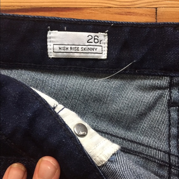 Gap High Waisted Skinnies - Dark Wash - Picture 2 of 3