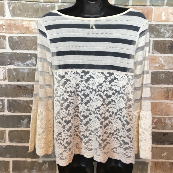 BKE lace top - Picture 3 of 4