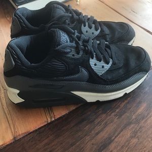 NIKE AIR MAX shoes size 7.5
