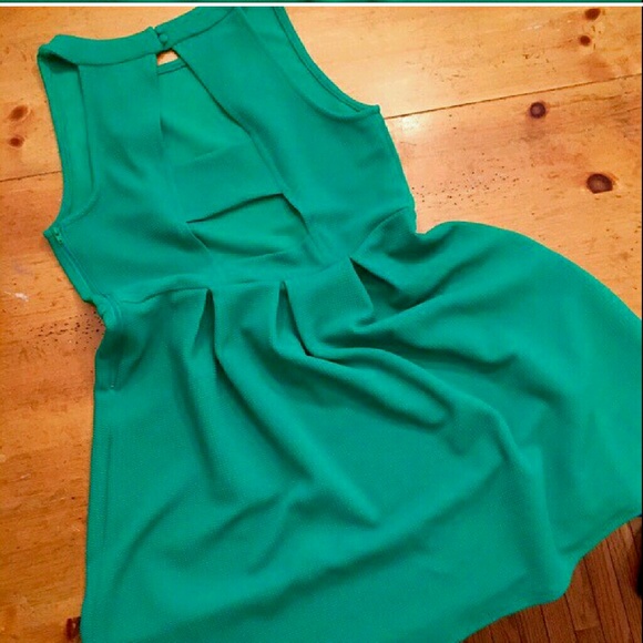 Emerald short dress - Picture 1 of 2
