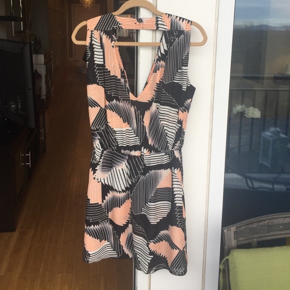 SALE! 🎉 Black pink white geometric design