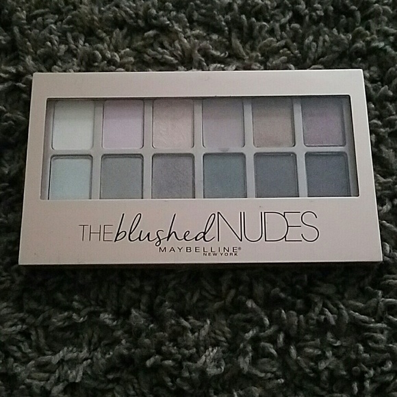 Maybelline Blushed Nudes eyeshadow Palette