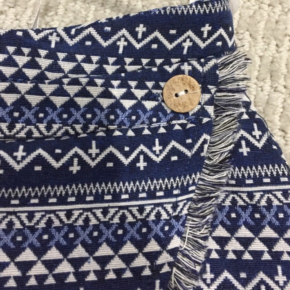 LF Blue Print Envelope Wrap Skirt Fringe NWT - Picture 2 of 3