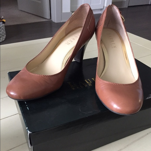 Barely worn Ralph Lauren Sachi heels size 6