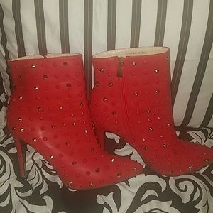 Red bootie w/gold spikes