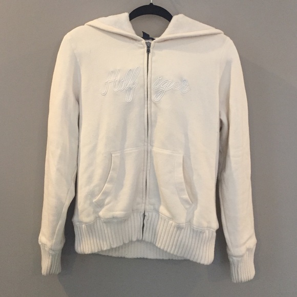 Ivory and white soft and furry zip up hoodie!❄️❄️