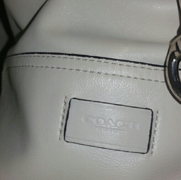 SOLD SOLD SOLD White Coach Leather Purse - Picture 2 of 4