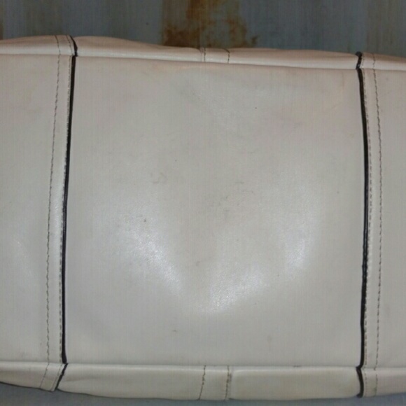 SOLD SOLD SOLD White Coach Leather Purse - Picture 3 of 4